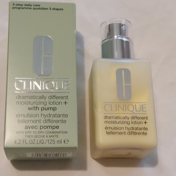 NWT Clinique Dramatically Different Moisturizing Lotion w/Pump - In Box 4.2 floz - Picture 2 of 4